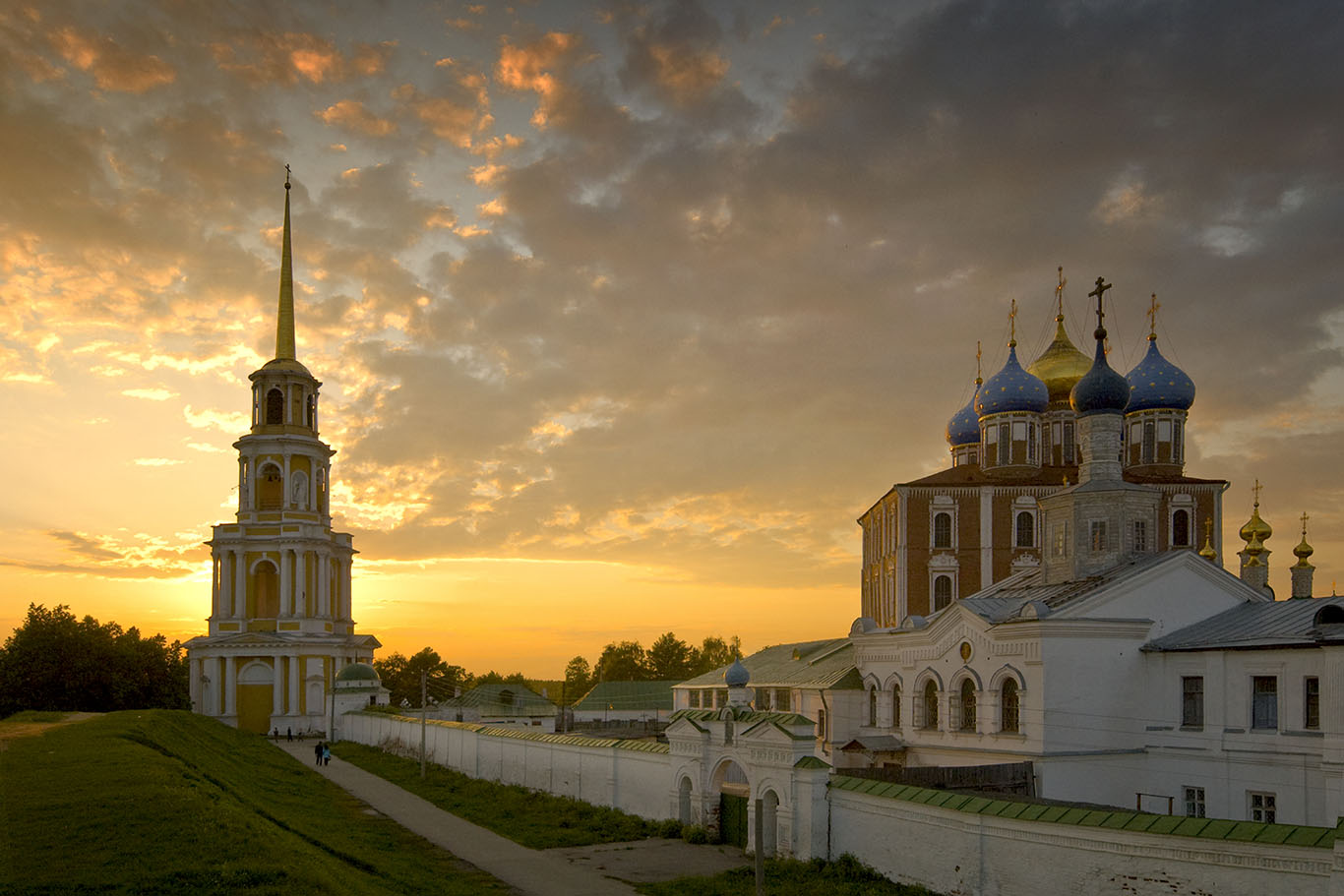 Храм на Соборной площади Рязань